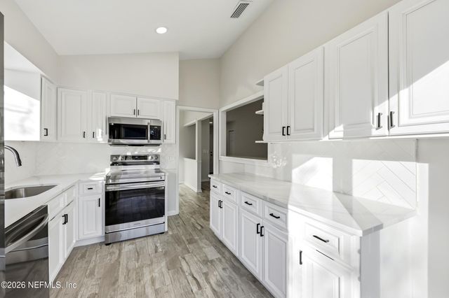 2170 THE WOODS Drive E, Jacksonville, FL 32246