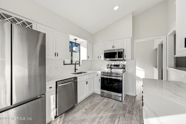 2170 THE WOODS Drive E, Jacksonville, FL 32246