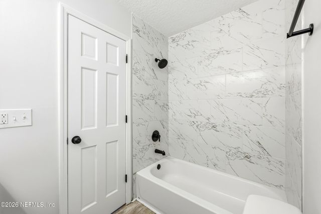 2170 THE WOODS Drive E, Jacksonville, FL 32246