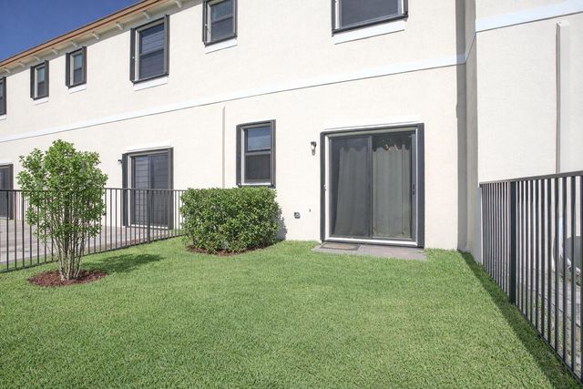 4733 Santa Cruz Way, Davie, FL 33314