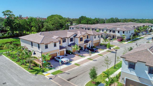 4733 Santa Cruz Way, Davie, FL 33314