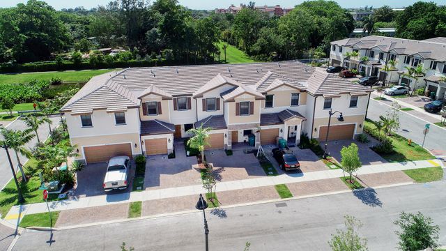 4733 Santa Cruz Way, Davie, FL 33314