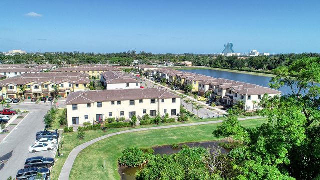 4733 Santa Cruz Way, Davie, FL 33314