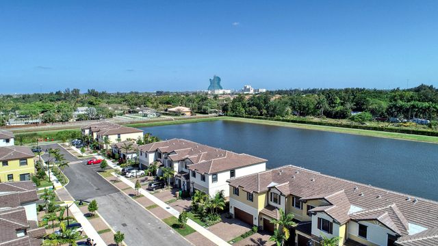 4733 Santa Cruz Way, Davie, FL 33314