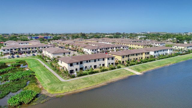 4733 Santa Cruz Way, Davie, FL 33314