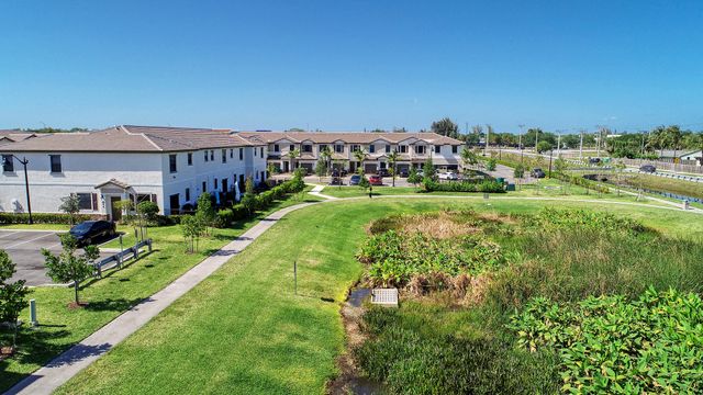 4733 Santa Cruz Way, Davie, FL 33314