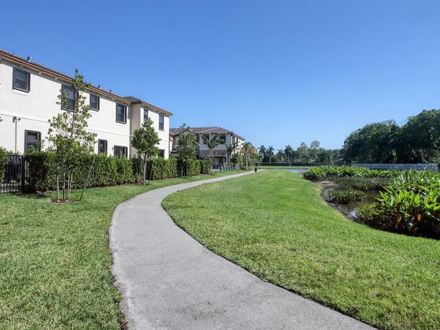 4733 Santa Cruz Way, Davie, FL 33314