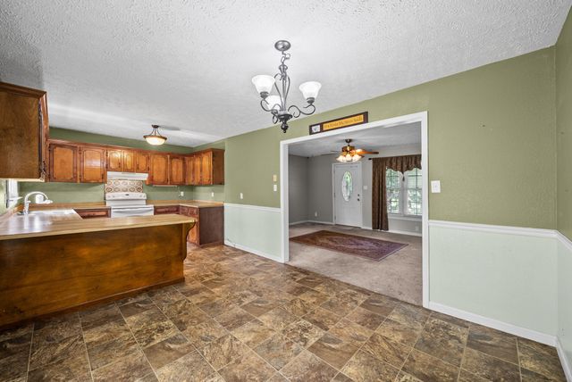 103 Hazelnut Ave, Camden, TN 38320