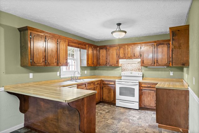 103 Hazelnut Ave, Camden, TN 38320