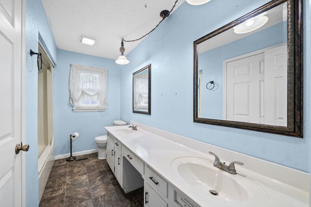 103 Hazelnut Ave, Camden, TN 38320