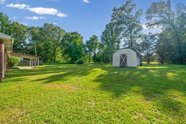 103 Hazelnut Ave, Camden, TN 38320