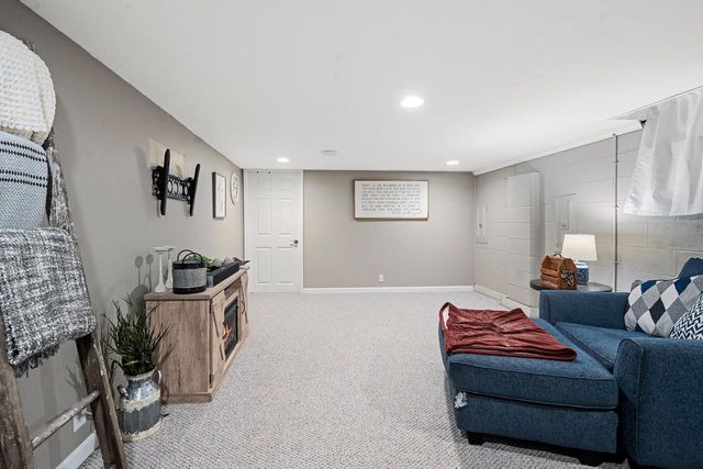 3112 SHELDON DRIVE, Oshkosh, WI 54904