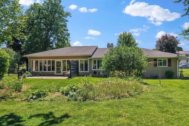 3112 SHELDON DRIVE, Oshkosh, WI 54904