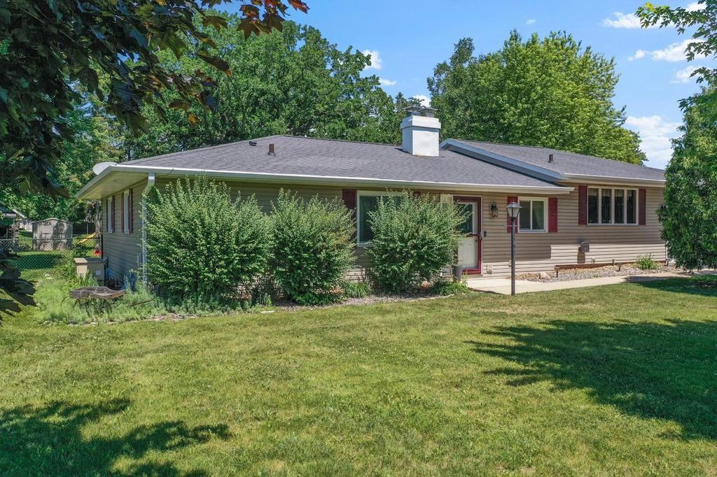 3112 SHELDON DRIVE, Oshkosh, WI 54904