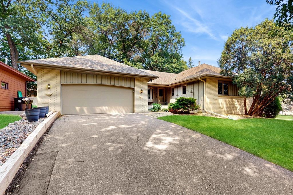12096 Cottonwood Street NW, Coon Rapids, MN 55448