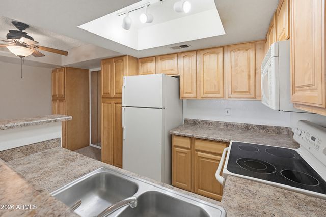 3601 W TIERRA BUENA Lane 145, Phoenix, AZ 85053