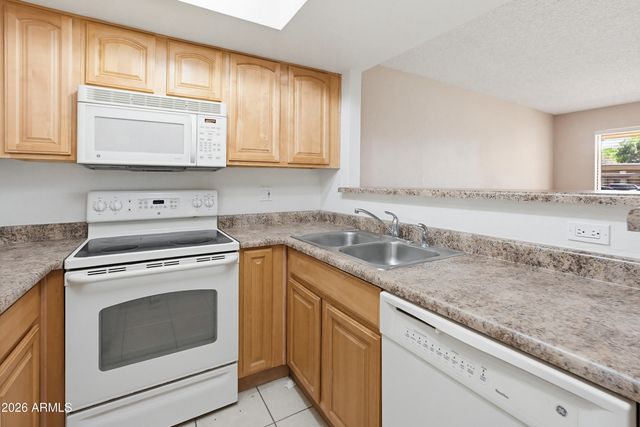 3601 W TIERRA BUENA Lane 145, Phoenix, AZ 85053