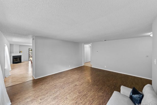 7651 Cascade Oak, San Antonio, TX 78249