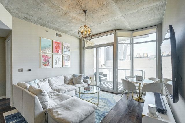 600 12th Ave S Apt 738, Nashville, TN 37203