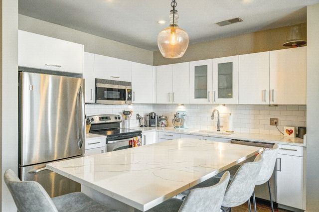 600 12th Ave S Apt 738, Nashville, TN 37203