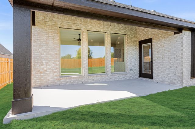 577 Red Maple Road, Waxahachie, TX 75165