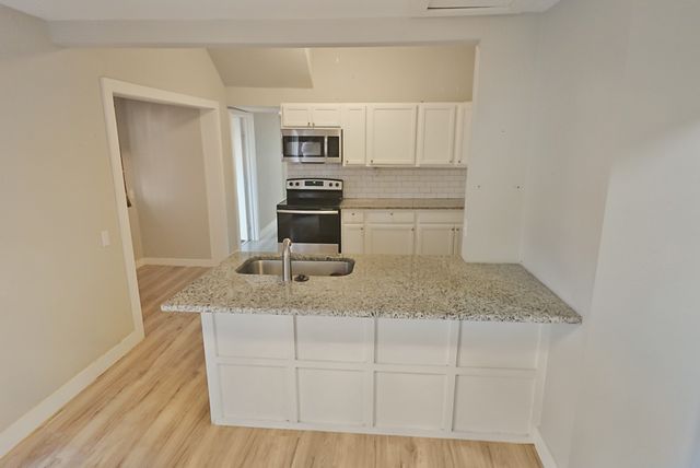 241 W Ross Avenue, De Leon, TX 76444