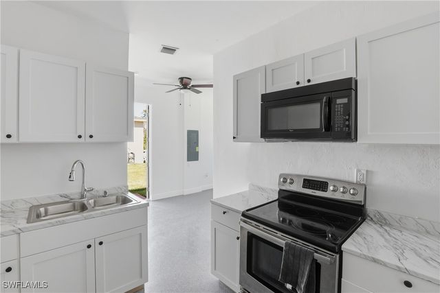 2167 Della DR, Naples, FL 34117