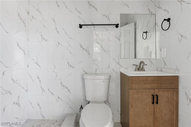 2167 Della DR, Naples, FL 34117