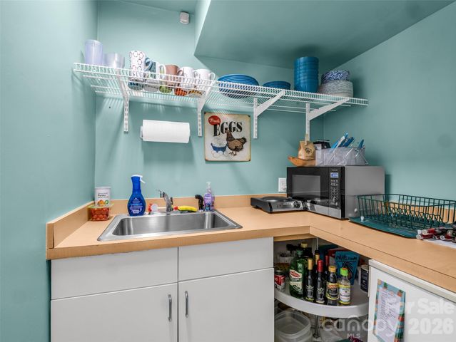 1594 Indian Cave Road, Hendersonville, NC 28739