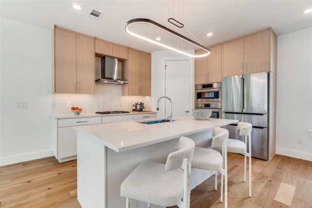 3940 Spring Valley Road 3, Farmers Branch, TX 75001