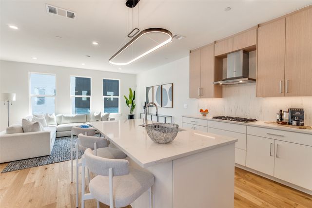 3940 Spring Valley Road 3, Farmers Branch, TX 75001