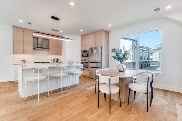 3940 Spring Valley Road 3, Farmers Branch, TX 75001