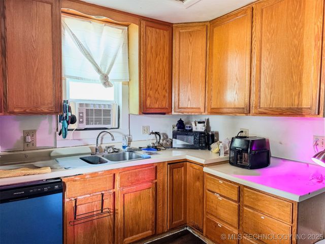 221 N Dorothy Avenue, Claremore, OK 74017