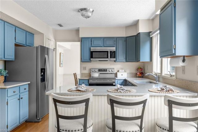 5229 Chipping LN, Virginia Beach, VA 23455