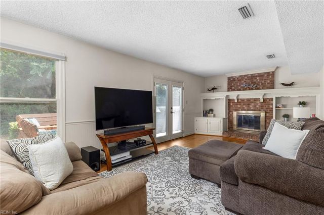 5229 Chipping LN, Virginia Beach, VA 23455