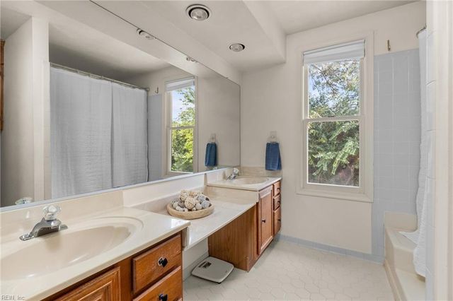 5229 Chipping LN, Virginia Beach, VA 23455