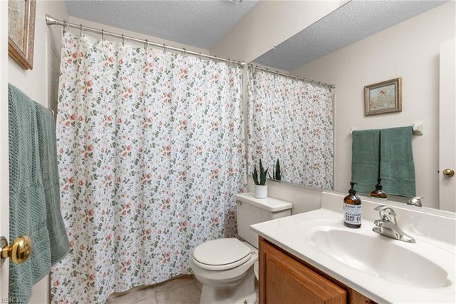 5229 Chipping LN, Virginia Beach, VA 23455