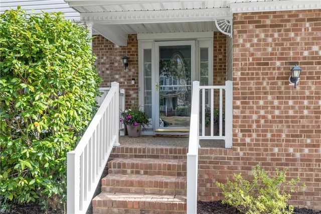 5229 Chipping LN, Virginia Beach, VA 23455