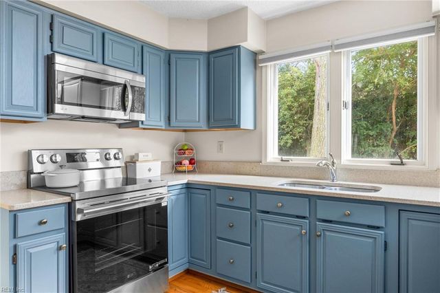 5229 Chipping LN, Virginia Beach, VA 23455