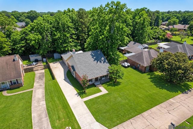 32495 Magnolia Ct, Denham Springs, LA 70706