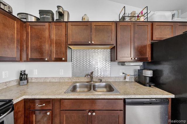 16672 Drake Street, Southgate, MI 48195