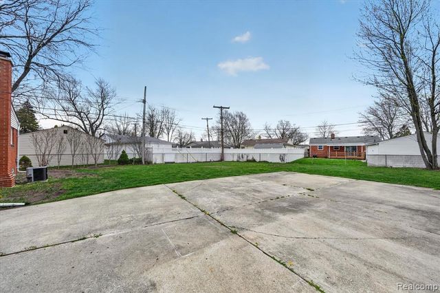 16672 Drake Street, Southgate, MI 48195