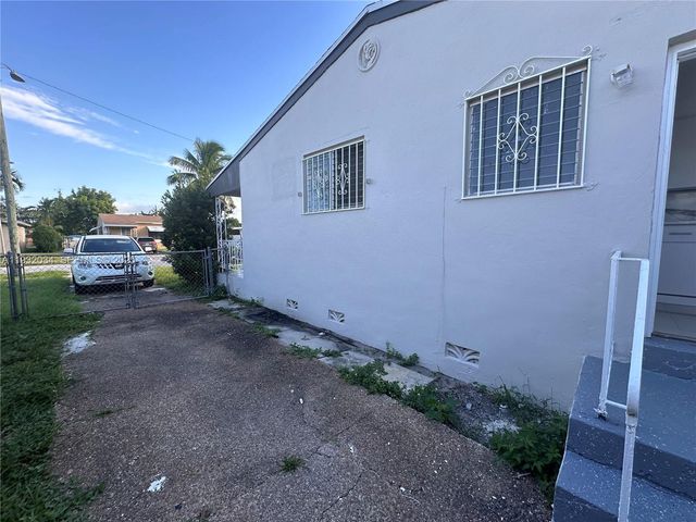 150 NE 170th St 150, North Miami Beach, FL 33162