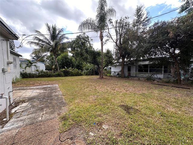 150 NE 170th St 150, North Miami Beach, FL 33162