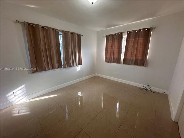 150 NE 170th St 150, North Miami Beach, FL 33162