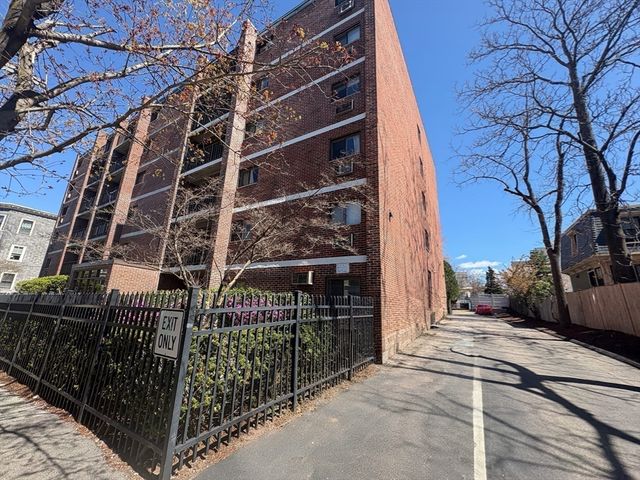 12 Ellery 306, Cambridge, MA 02138