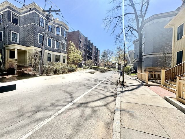 12 Ellery 306, Cambridge, MA 02138