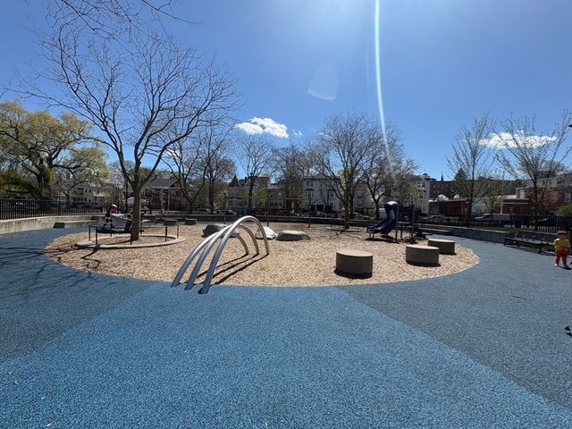 12 Ellery 306, Cambridge, MA 02138