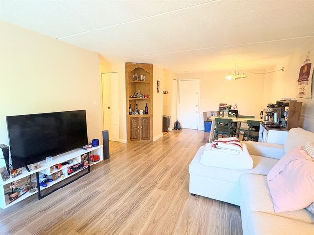 12 Ellery 306, Cambridge, MA 02138