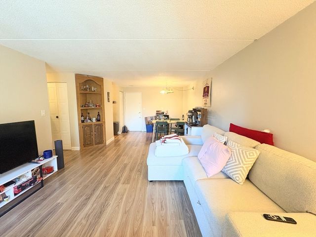 12 Ellery 306, Cambridge, MA 02138